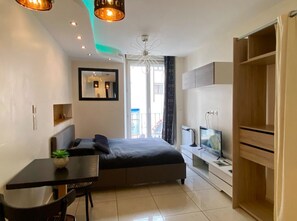 1 chambre, fer et planche à repasser, Wi-Fi, draps fournis