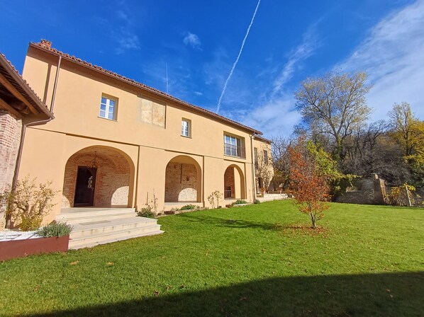 المنشأة من الخارج