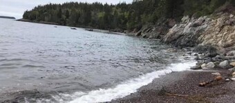 Cozy Quaint 2-bedroom ocean view cabin in peaceful Jonesport with WiFi