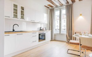 Private kitchen - NESTLED IN THE LIVELY AND CHARMING NOTRE-DAME-DES-CHAMPS DISTRICT- RUE DE SEVRES (Paris)