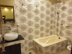 Presidential Suite | Bathroom - Hotel Oriental Sylhet (Sylhet)