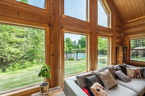 Interior - Chalet White Rabbit at Fiddler Lake with private spa, sauna, and pool (Mille-Isles)