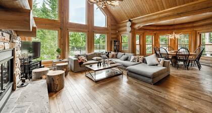 Chalet White Rabbit at Fiddler Lake with private spa, sauna, and pool