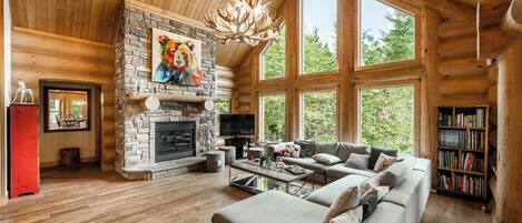 TV, fireplace, DVD player, stereo