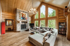 Smart TV, fireplace, DVD player, table football - Chalet White Rabbit at Fiddler Lake with private spa, sauna, and pool (Mille-Isles)