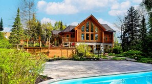 Innendørsbasseng og utendørsbasseng