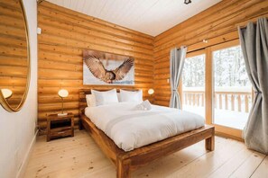 6 bedrooms, travel cot, free WiFi, bed sheets