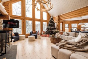 Smart-TV, peis, DVD-spiller og bordtennis