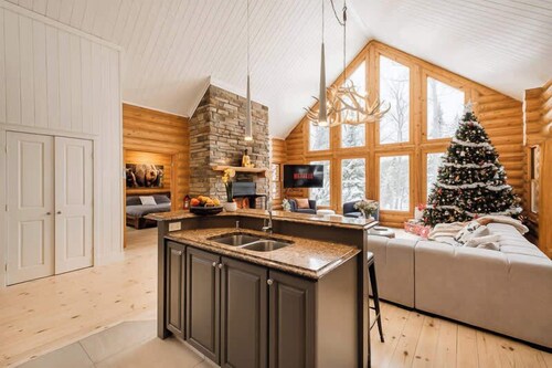 Chalet Golden Bear au Lac Fiddler avec spa, sauna et piscine privée