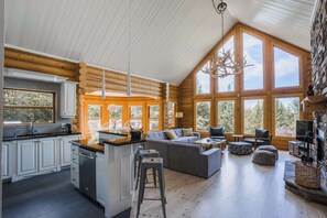 テレビ、暖炉、DVD プレーヤー、ステレオ