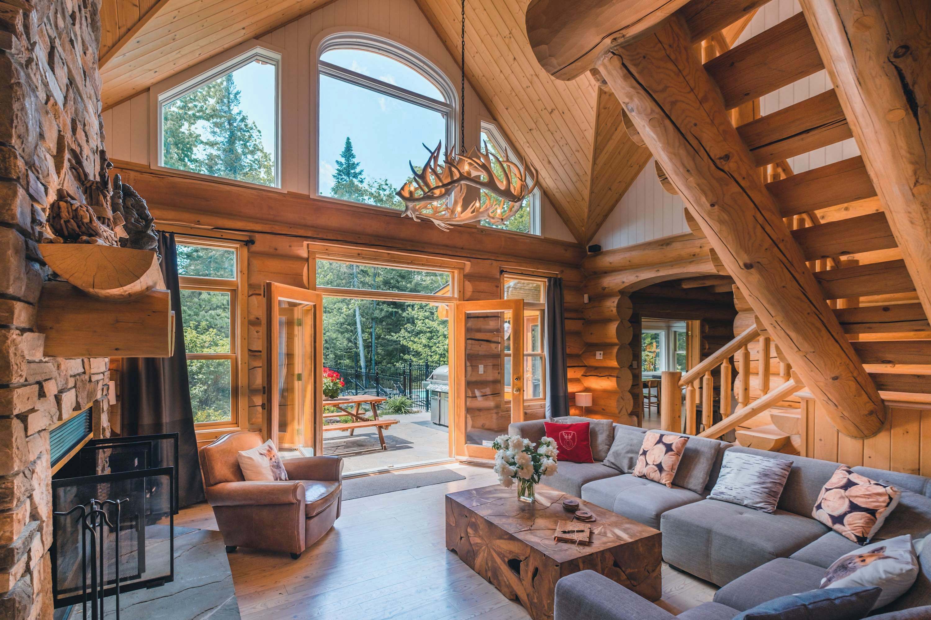 Smart TV, fireplace, DVD player, table tennis