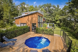 Alberca al aire libre y alberca climatizada