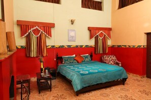 Desk, free WiFi - BRITISH CLIFF CLUB RESORT (Ootacamund)