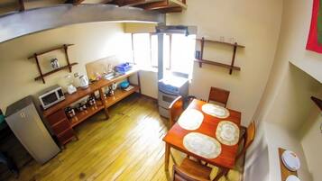Fridge, microwave, oven, coffee/tea maker