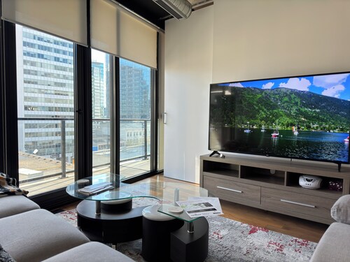 Vibrant 2BR in Downtown w/d Gym