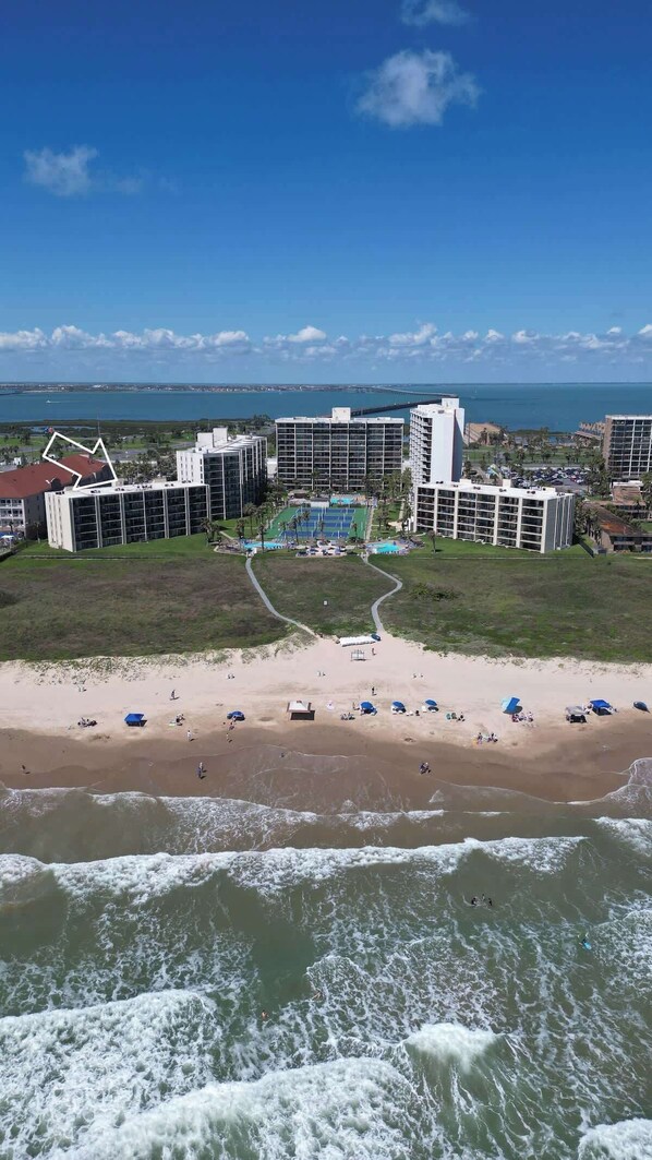 On the beach - Direct beach front &  Resort like heated pool (South Padre Island)