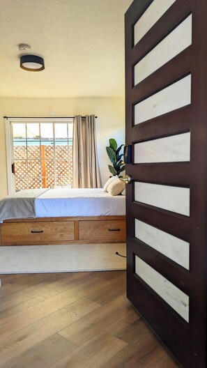 1 bedroom, WiFi, bed sheets - Chic Studio in WestLA (Los Angeles)