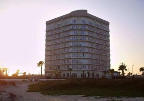 Exterior - * BBQ * Cozy * Walkable Location Beachfront (South Padre Island)