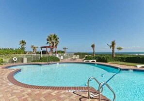 Pool - * BBQ * Cozy * Walkable Location Beachfront (South Padre Island)