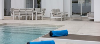 Villa 'Miami' with Lake View, Wi-Fi and Air Conditioning