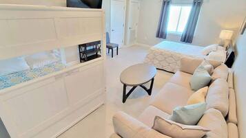 3 habitaciones, tabla de planchar con plancha, wifi y ropa de cama