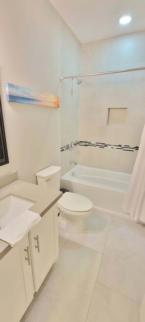 Dusche, Haartrockner, Shampoo