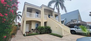 Exterior - *Cozy 4 plex * Pool *Sleep Many *Super near Beach (South Padre Island)
