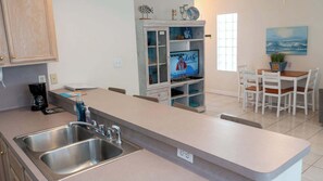 Dining - EZ Access 1st Floor  " 5 mins to Beach " Pool (South Padre Island)