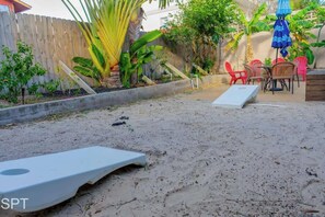 Property grounds - Throwback Vibes " Near Beach " Great Deck (South Padre Island)