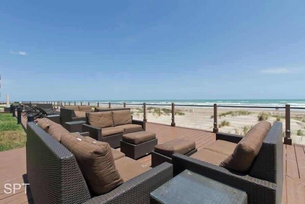 Property grounds - Beachfront Bargain " 2 Levels " 2 Pools & Hot Tubs (South Padre Island)