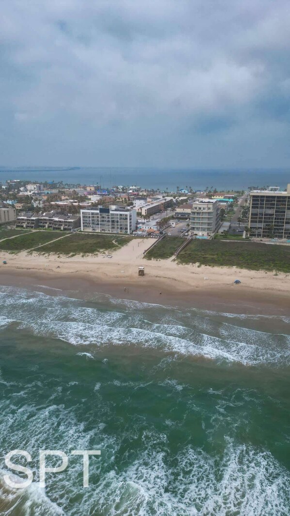 Beach nearby - Max Walkable Location " 1st Floor " 2 Patios (South Padre Island)