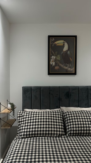 1 bedroom, iron/ironing board, free WiFi, bed sheets - Boutique-style Apartment Near Central London (London)