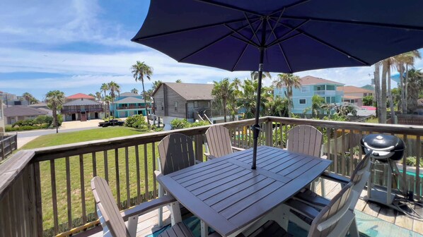 屋外ダイニングエリア