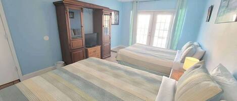 3 bedrooms, iron/ironing board, WiFi, bed sheets