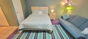 3 chambres, fer et planche à repasser, Wi-Fi, draps fournis