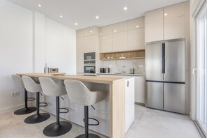 Fridge, microwave, dishwasher, coffee/tea maker