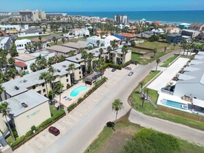 Exterior - * Pool  * 2 Levels * 2 Patios * Near Beach (South Padre Island)