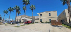 Property grounds - * Patio to Pool * Walk to Beach * Fresh Like New (South Padre Island)