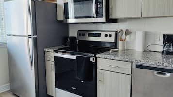 Refrigerador, microondas, lavavajillas, tostadora