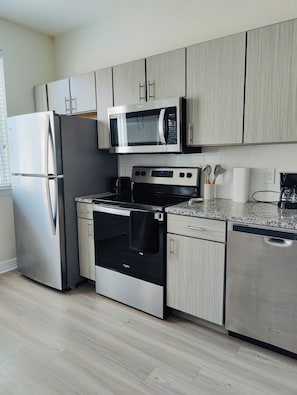 Fridge, microwave, dishwasher, toaster - 1-bedroom with WiFi, fitness room in cool Cedar Park (Cedar Park)