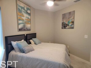 2 habitaciones, tabla de planchar con plancha, wifi y ropa de cama 