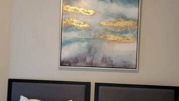 2 habitaciones, tabla de planchar con plancha, wifi y ropa de cama