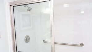 Dusche, Haartrockner, Shampoo