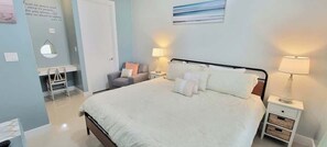 2 bedrooms, iron/ironing board, WiFi, bed sheets - * Like New Killer Patio * Stunner close to Beach (South Padre Island)