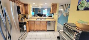 Fridge, microwave, oven, stovetop - * Near Beach * Cute & Cozy Pool (South Padre Island)