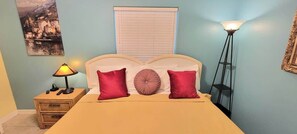 1 bedroom, iron/ironing board, WiFi, bed sheets - * Near Beach * Cute & Cozy Pool (South Padre Island)