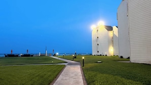 A pathway leading to a building with a view of the ocean. - Bahia Mar Beachfront "Remodel " Water Views (South Padre Island)
