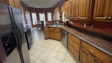 Micro-ondes, four, plaque de cuisson, lave-vaisselle