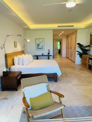 4 室のベッドルーム、セーフティボックス (室内)、アイロン / アイロン台、WiFi (無料)