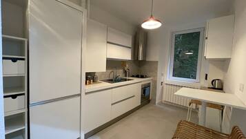 Geladeira, fogão, cooktop, cafeteira/chaleira